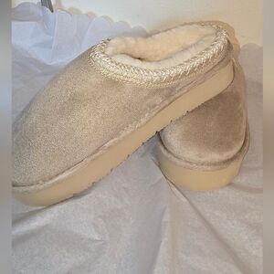 Cozy Women's Slippers in Cream